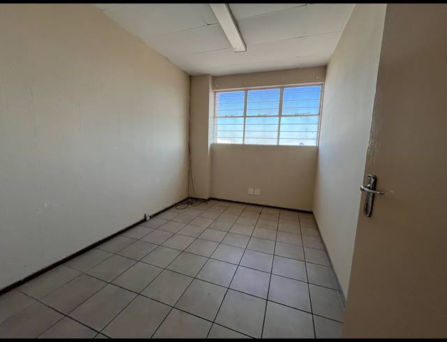 378M² WAREHOUSE TO LET IN SEBENZA